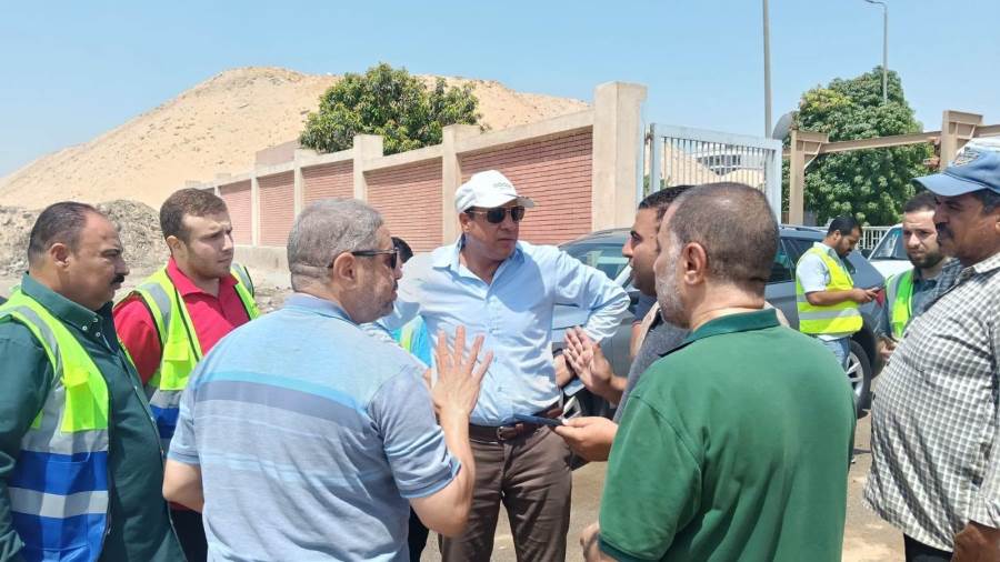 المهندس تامر جبر يتفقد محطات الصرف الصحي بمدينة العبور