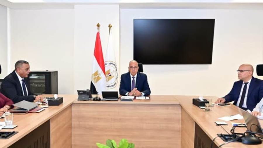 خطة حكومية لتكويد وتحديث منظومات تطهير المجمعات والحقليات والصرف المغطى رقميًا 