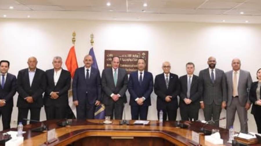 إطلاق تطبيقات مصرية تدعم "السيادة الرقمية" في مقدمتها "كرنك شات" و"لغات"