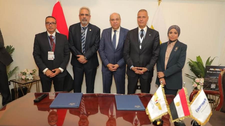 لطيران أكثر استدامة.. توقيع اتفاقية «CO2 Connect» بين مصر للطيران والأياتا