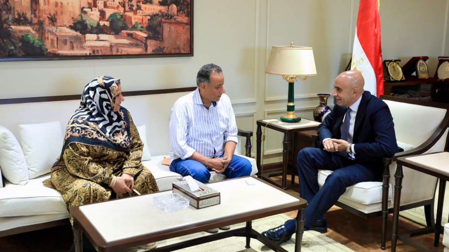 وزارة التعليم تكرم مديري مدرستي برقطا الإعدادية والشهيد أحمد سمير