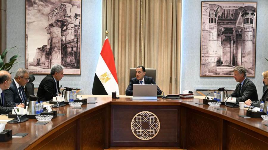 «مدبولي» يبحث مع شركة «أكور» الفرنسية التوسع في الاستثمارات الفندقية بمصر