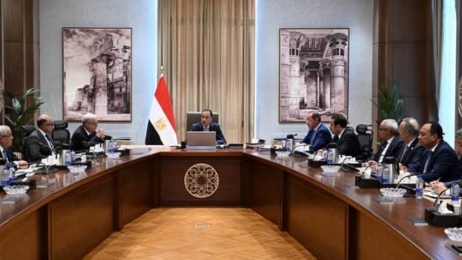 رئيس الوزراء يتابع مستهدفات برنامج إعادة هيكلة الشركات القابضة