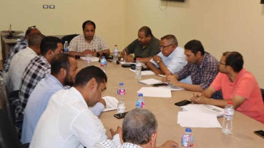 رئيس جهاز قنا الجديدة يناقش خطط مشروعات الإسكان مع الشركات المنفذة لمشروعات