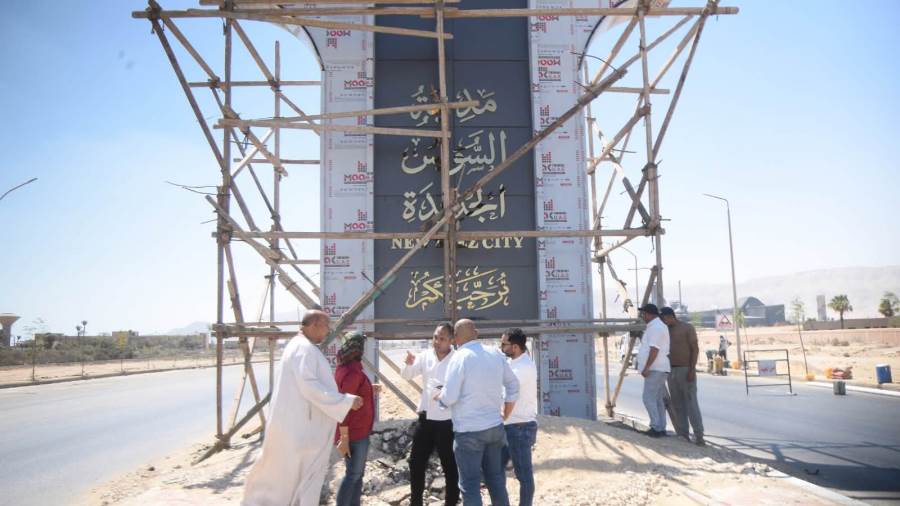 رئيس جهاز السويس الجديدة تتابع تطوير الطريق الساحلي 
