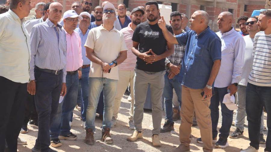مساعد نائب رئيس الهيئة يتابع تنفيذ مشروعات "سكن لكل المصريين" بحدائق العاشر