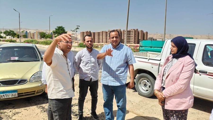 المهندس أيمن رشاد يتفقد أعمال تطوير ورفع كفاءة الطرق بمدينة سوهاج الجديدة 