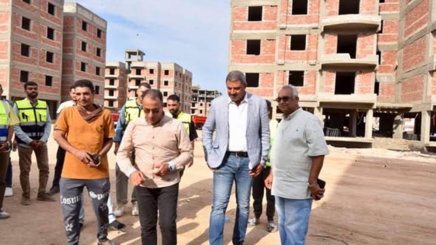  اللواء مهندس أحمد عبد الحميد يتفقد مشروع الإسكان المتوسط بالبداري بمدينة الغردقة