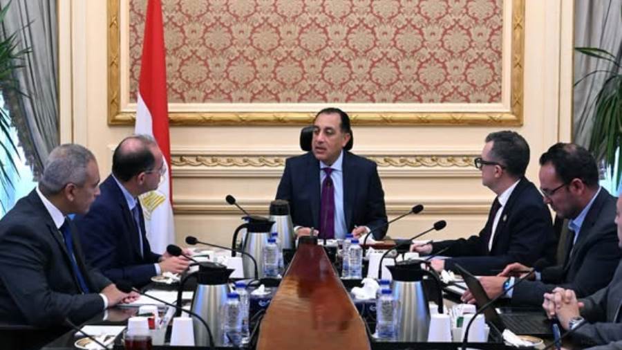 رئيس الوزراء يستعرض محاور الشق الاقتصادي لجلسات المنتدى