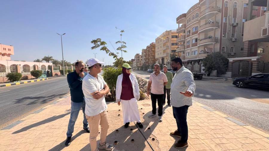 رئيس جهاز مدينة أسيوط الجديدة يتابع توسعة ورفع كفاءة الطرق 