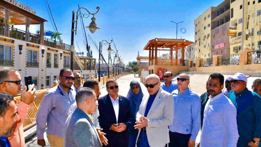 محافظ الأقصر ورئيس تعمير البحر الأحمر يتفقدان تطويرات كورنيش النيل بإسنا