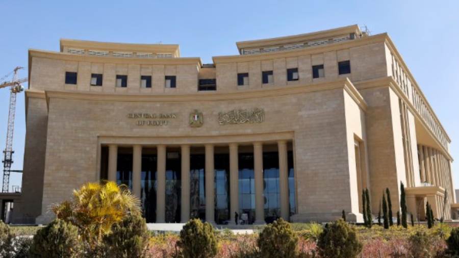 البنك المركزي المصري يرفع أسعار الفائدة 1%