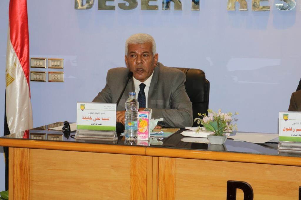 د. سيد خليفة نقيب الزراعيين ومدير مكتب الأكساد