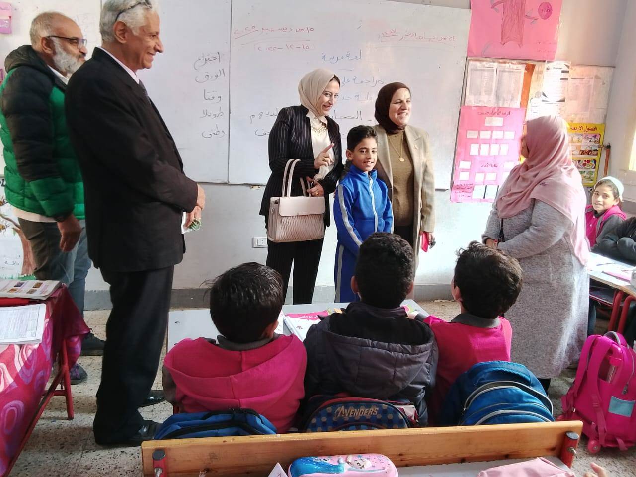 د. همت أبوكيلة مدير تعليم القاهرة تتفد الفصول الدراسية