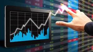الأسواق العالمية في خطر.. الذهب يرتفع والأسهم تتأرجح