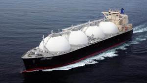 «البترول» تستعد لطرح مناقصة عالمية لاستيراد 75 شحنة غاز بـ3.75 مليار دولار