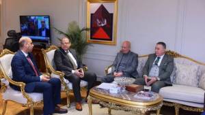 وزير العمل يبحث مطالب 5 نقابات عمالية