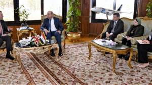 مصر وبريطانيا يناقشان توسيع شبكة الطرق الجوية بين البلدين وإضافة وجهات جديدة