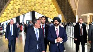 رئيس مجموعة البنك الدولي وحرمه يزوران المتحف المصري الكبير