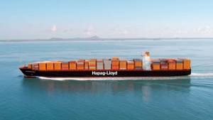 هاباج لويد تعلن إصابة إحدى السفن بشظايا مقذوفات قرب مضيق هرمز