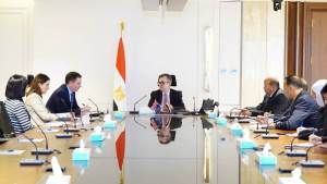 -	وزير التخطيط يبحث مع السفير البريطاني تعزيز التعاون الاقتصادي