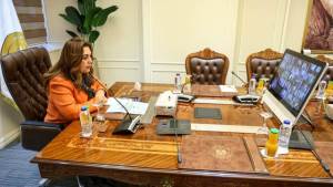 د.منال عوض تتابع مع  المحافظين قرار غلق المحال التجارية وملفات التصالح والتقنين