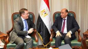 وزير العمل يبحث مع سفير المملكة المتحدة تعزيز التعاون في تمكين المرأة