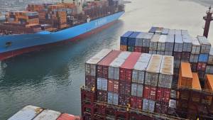 تداول 27 سفينة حاويات وبضائع عامة بميناء دمياط
