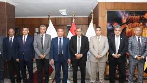 موانئ البحر الأحمر وشركة التمساح يوقعان عقدًا لتوريد 4 قاطرات و3 لنشات بحرية 