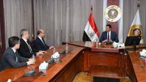 وزير الصناعة يبحث مع "مجموعة صافولا" للأغذية خطط التوسع في مصر
