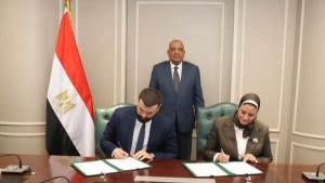 تعاون بين "نقل الكهرباء" و"هيكا داتا" لدراسة تغذية مركز بيانات "Data Center"