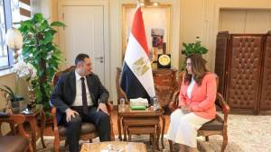 قرار جديد من وزيرة التنمية المحلية بخصوص خدمات الجمع المنزلي للقمامة بالقرى