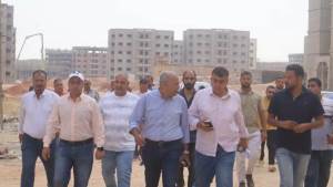  المهندس محمد متولي يتفقد مشروع الإسكان الأخضر رئيس بحدائق العاشر