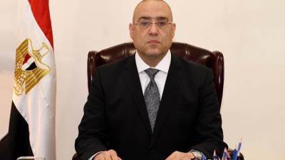 وزير الإسكان يعتمد موازنة هيئة المجتمعات للعام المالي الجديد بـ140 مليار جنيه