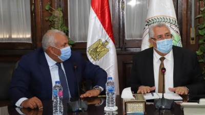 وزير الزراعة ومحافظ الوادى يبحثان تنمية الثروة السمكية والري الحديث بالمحافظة
