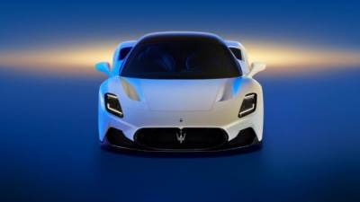 مازيراتي تطلق الموسم 22 من دورات القيادة MC20 الخارقة الجديدة