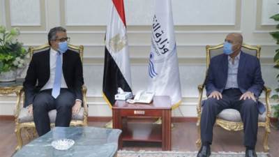 العناني والوزير يبحثان سبل تحقيق الاستفادة المثلى من مشروعات النقل والسياحة