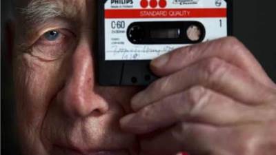 وفاة الهولندي لو أوتنز مخترع شريط الكاسيت