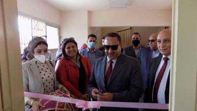 رئيس جهاز بني سويف الجديدة يفتتح معرضاً فنياً بالمدينة