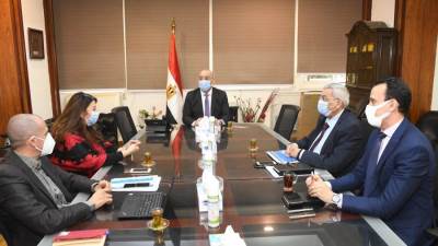 وزير الإسكان يتابع تنفيذ مشروع  "التنمية الحضرية المتكاملة حيِّنا" بـ قنا ودمياط
