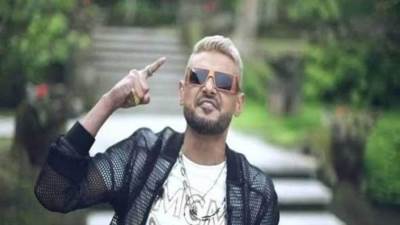 شاهد.. رامز جلال يطرح بوستر برنامجه الجديد في رمضان