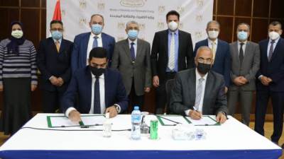 توقيع عقد تشغيل محطة كهرباء باستخدام نظم الخلايا الشمسية بمدينة الزعفرانة