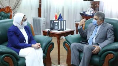وزيرة الصحة تلتقي رئيس هيئة قناة السويس لتطعيم العاملين