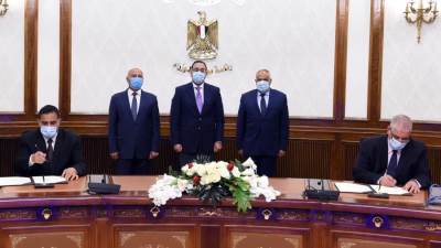 رئيس الوزراء يشهد توقيع اتفاقية تصنيع 1000 عربة سكة حديد