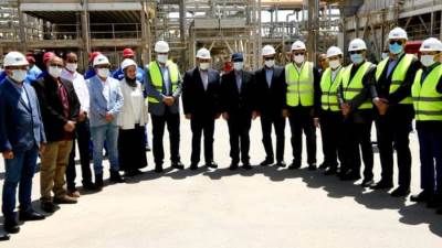 وزير البترول يتفقد محطة ضواغط الغاز بدهشور