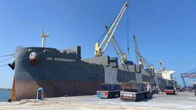 ميناء شرق بورسعيد يستقبل أكبر سفينة صب جاف