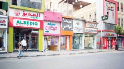 مواعيد جديدة لفتح وغلق المحلات والمطاعم.. تعرف عليها