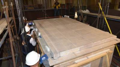 تفاصيل نقل المقصورة الثالثة للملك توت عنخ آمون إلى المتحف الكبير