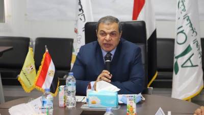 القوى العاملة: صرف 100 ألف جنيه إعانات طوارئ لـ62 عامل بالأقصر