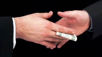 مليار جنيه سنوياً خارج حسابات الحكومة.. «البقشيش» بيزنس وصاحبه غايب